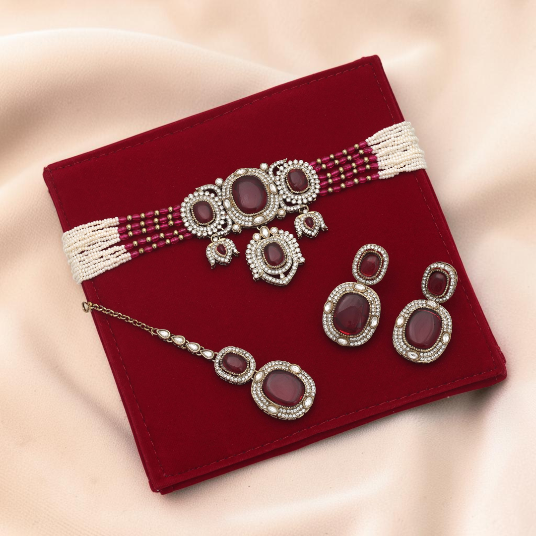 Kundan Necklace with Earrings &amp; Tikka - gold | white
