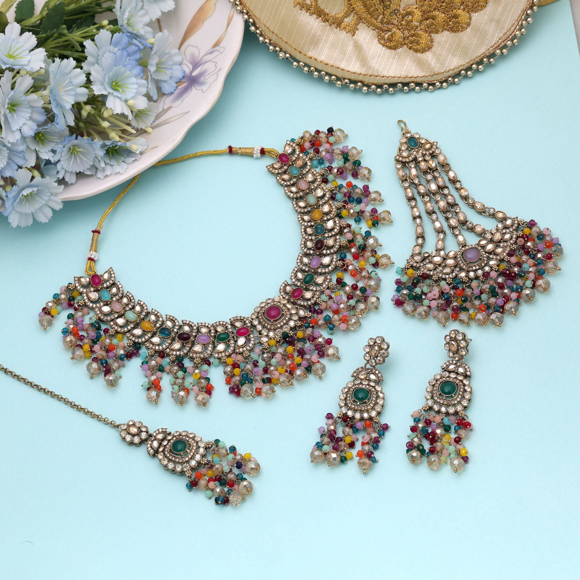 Necklace with Earrings &amp; Tikka - gold