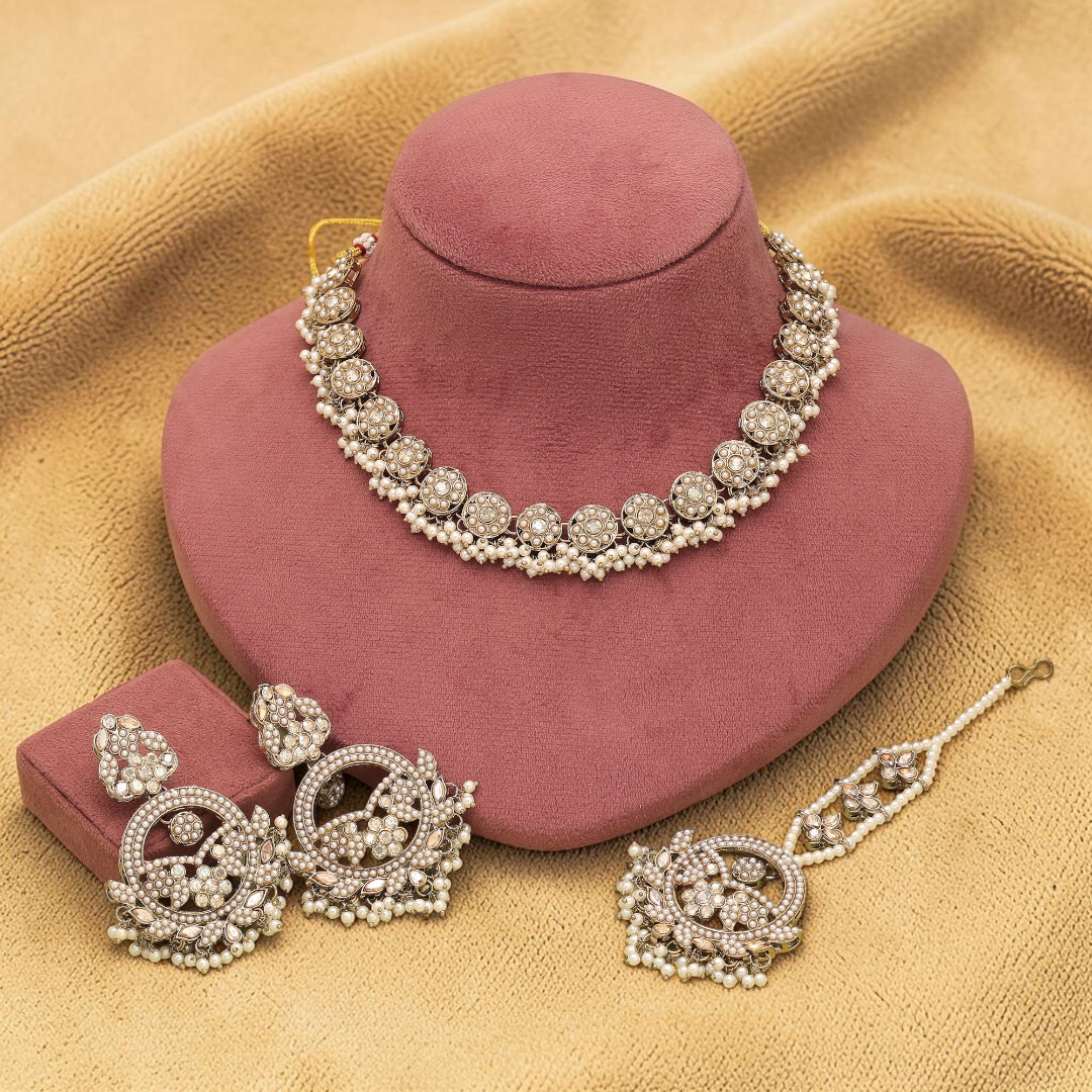 Necklace with Earrings &amp; Tikka - gold
