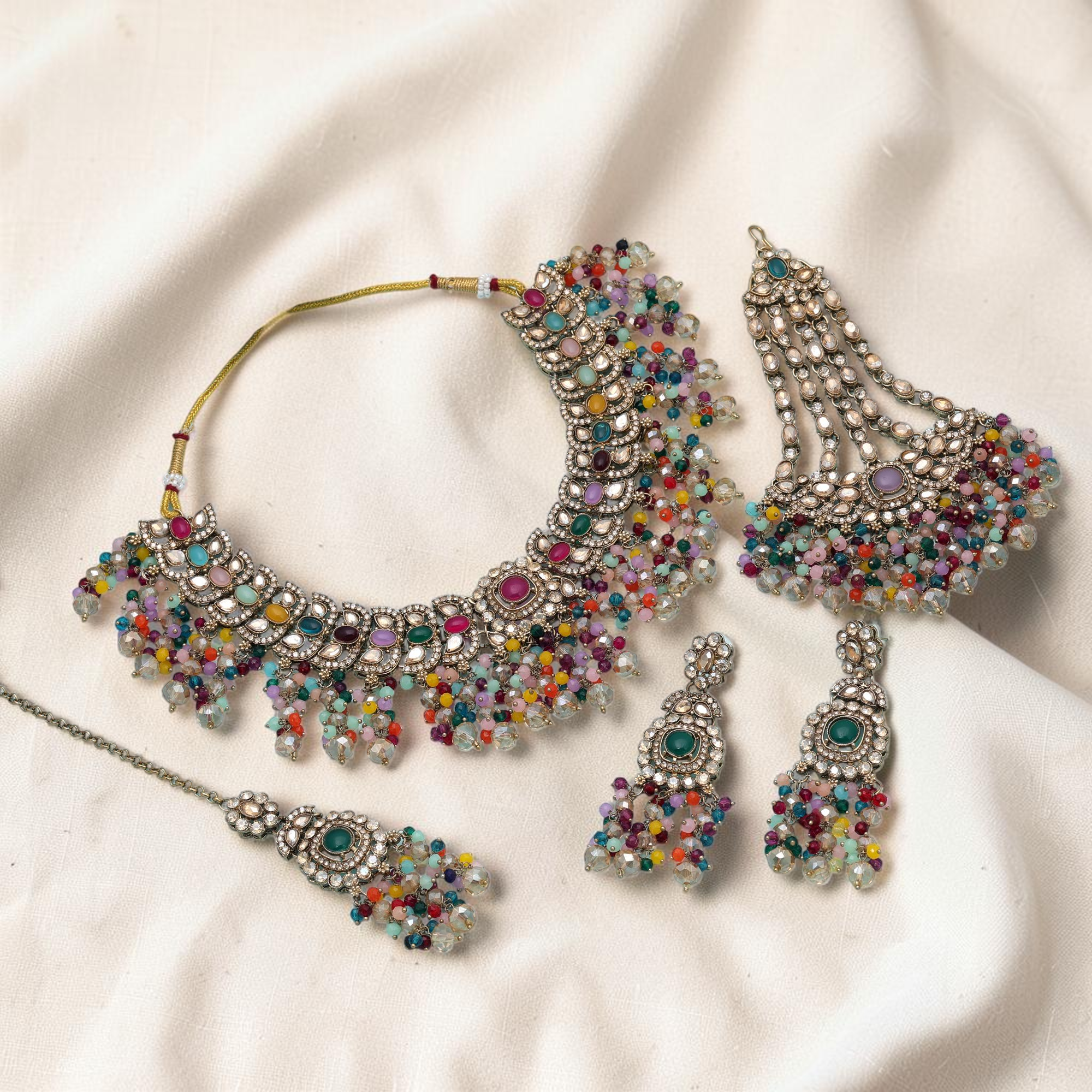 Necklace with Earrings &amp; Tikka - gold