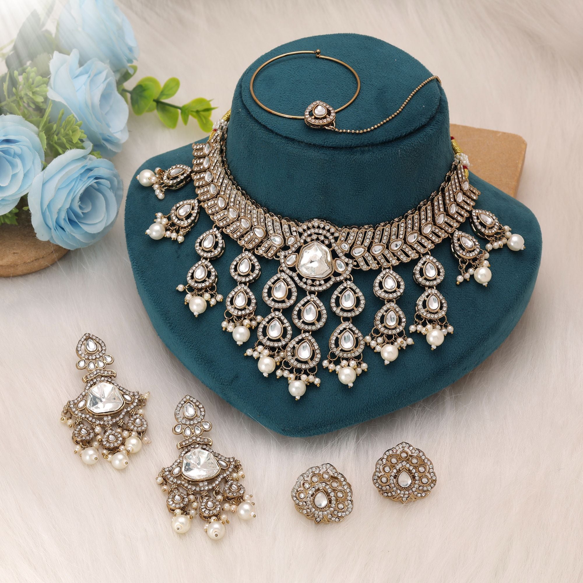 Kundan Halsketten-Set in weiß mit Rani-Haar-Design – Authentischer indischer Brautschmuck