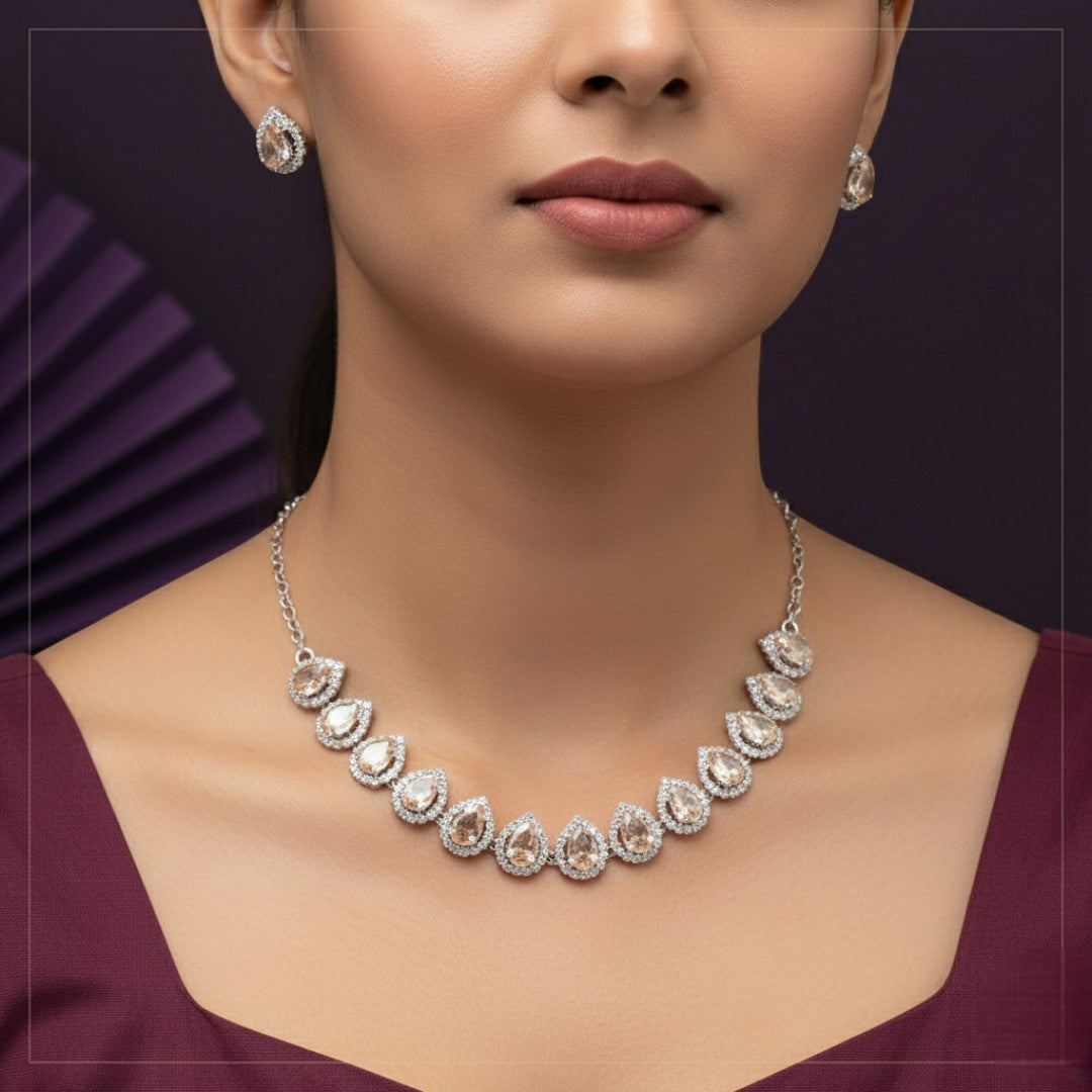 Trendy Halskette mit Ohrringe - silber | Gold Steine
