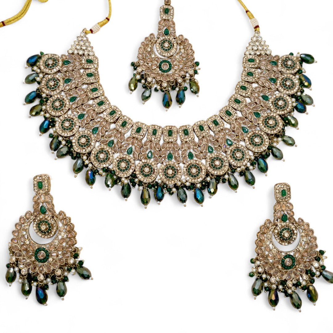 Necklace with Earrings &amp; Tikka - gold