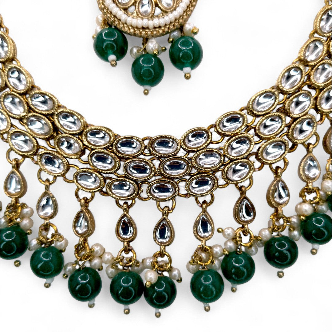 Kundan Choker Halskette mit Ohrringe & Tikka - gold | grün