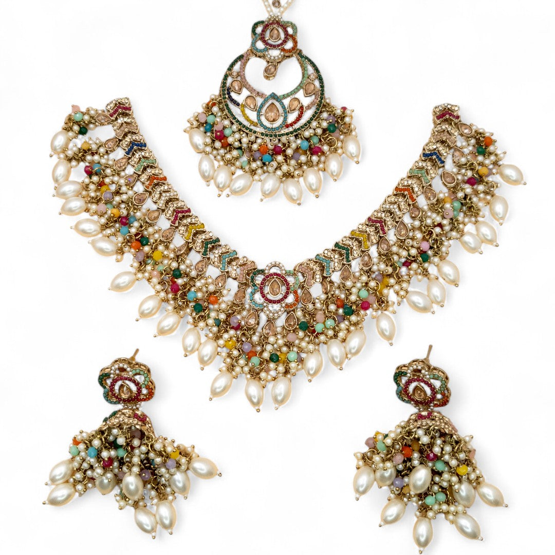 Necklace with Earrings &amp; Tikka - gold