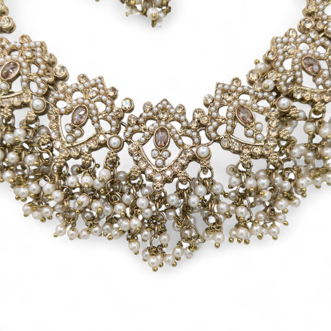Necklace with Earrings &amp; Tikka - gold