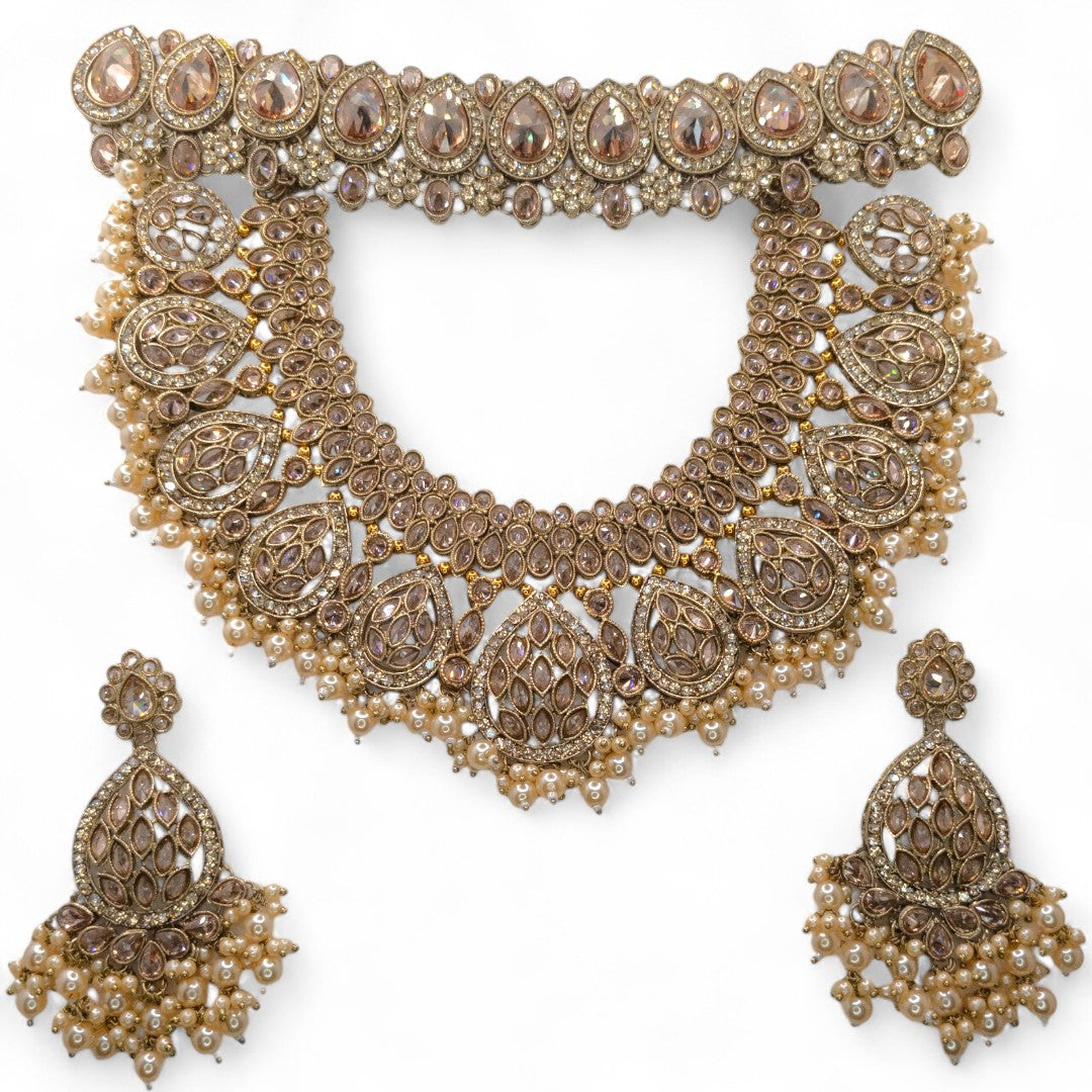 Necklace with Earrings &amp; Tikka - gold