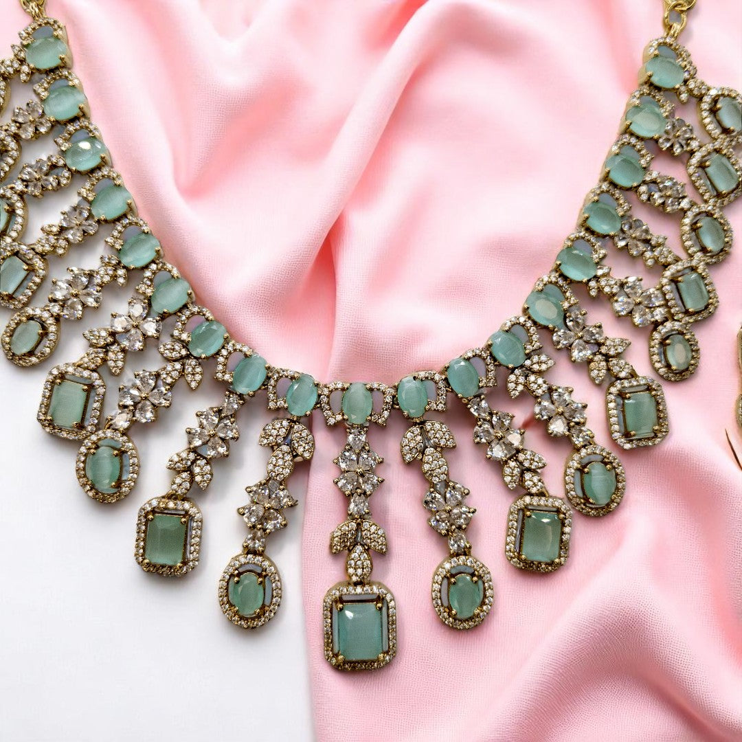 Temple Necklace with Earrings - gold | green