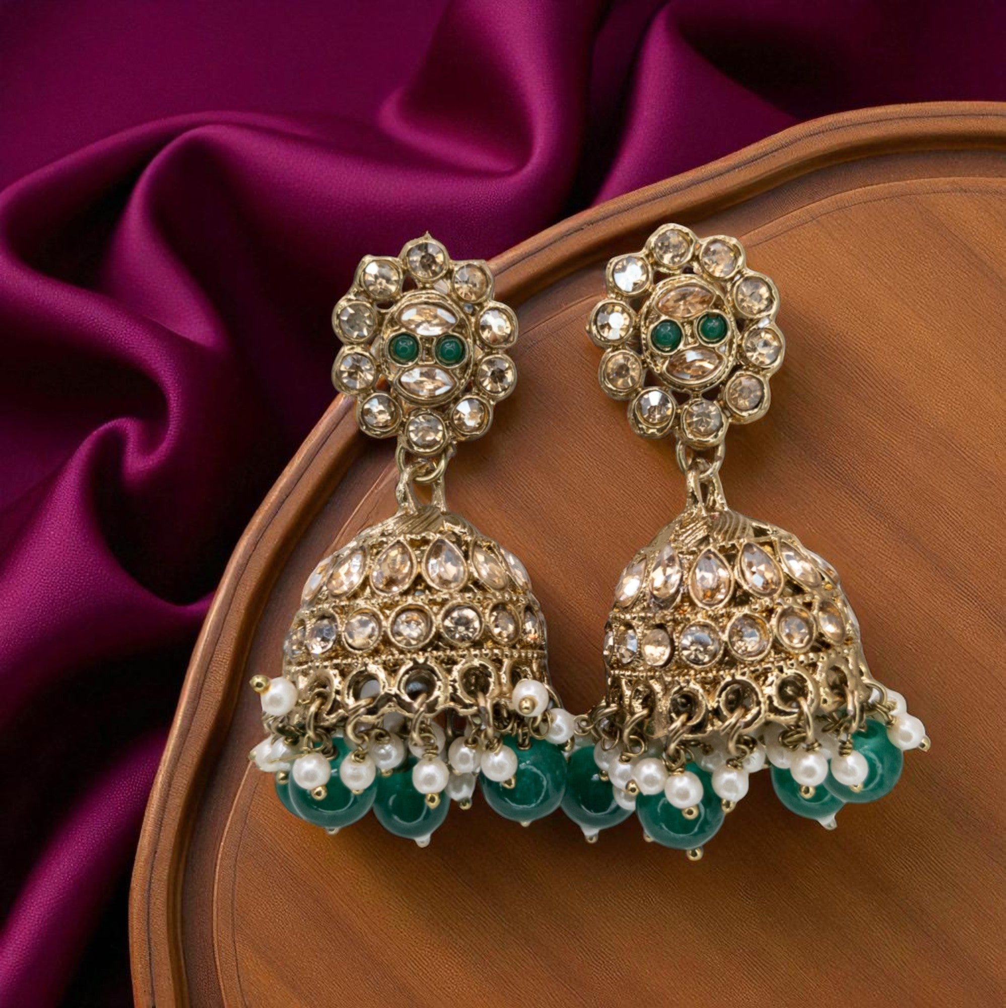 Necklace with Earrings &amp; Tikka - gold