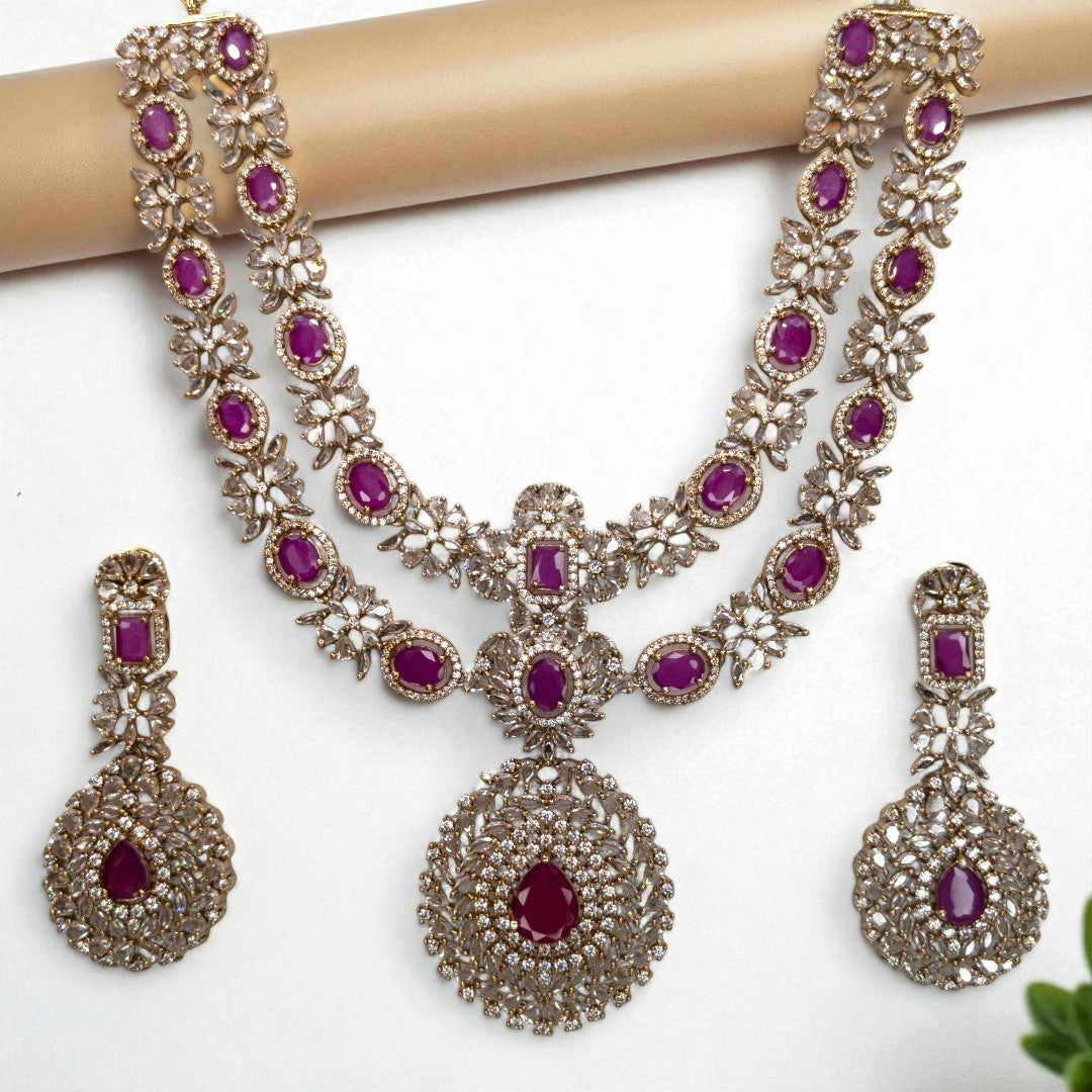 Victorian Layered Halskette mit passenden Ohrringen - gold | magenta