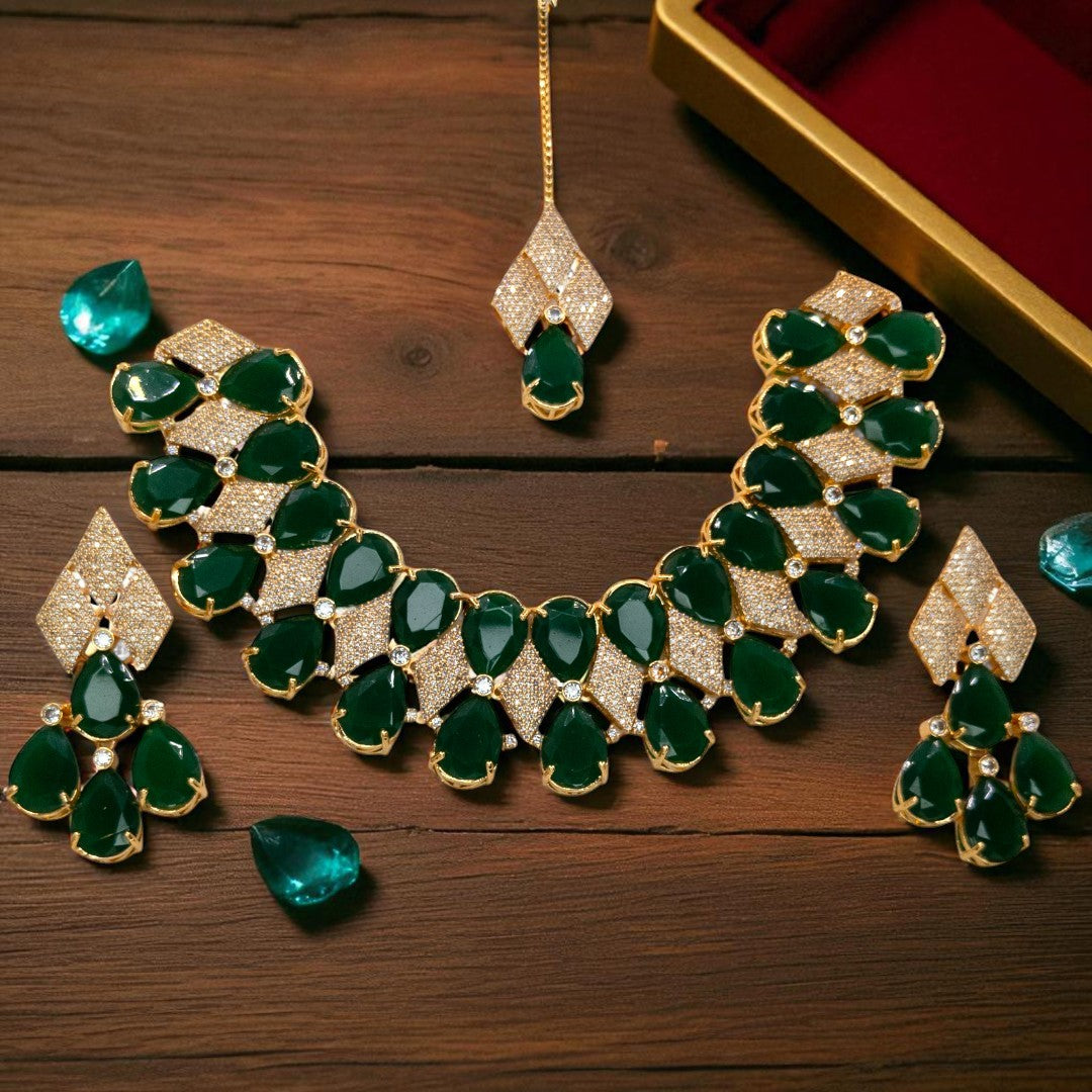 Temple Necklace with Earrings - gold | green